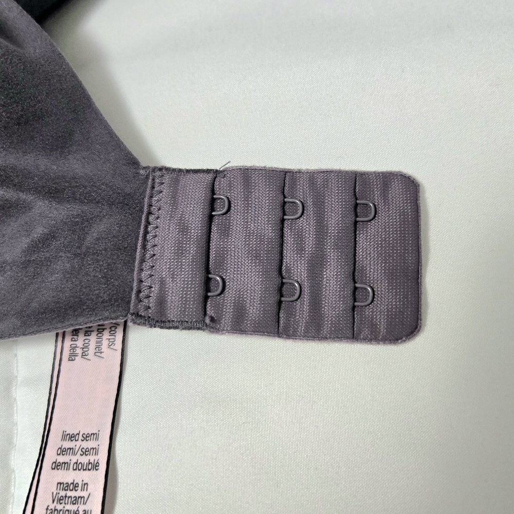 Victoria's Secret Lined, Semi Demi Bra. Gray. 38D - Picture 9 of 13